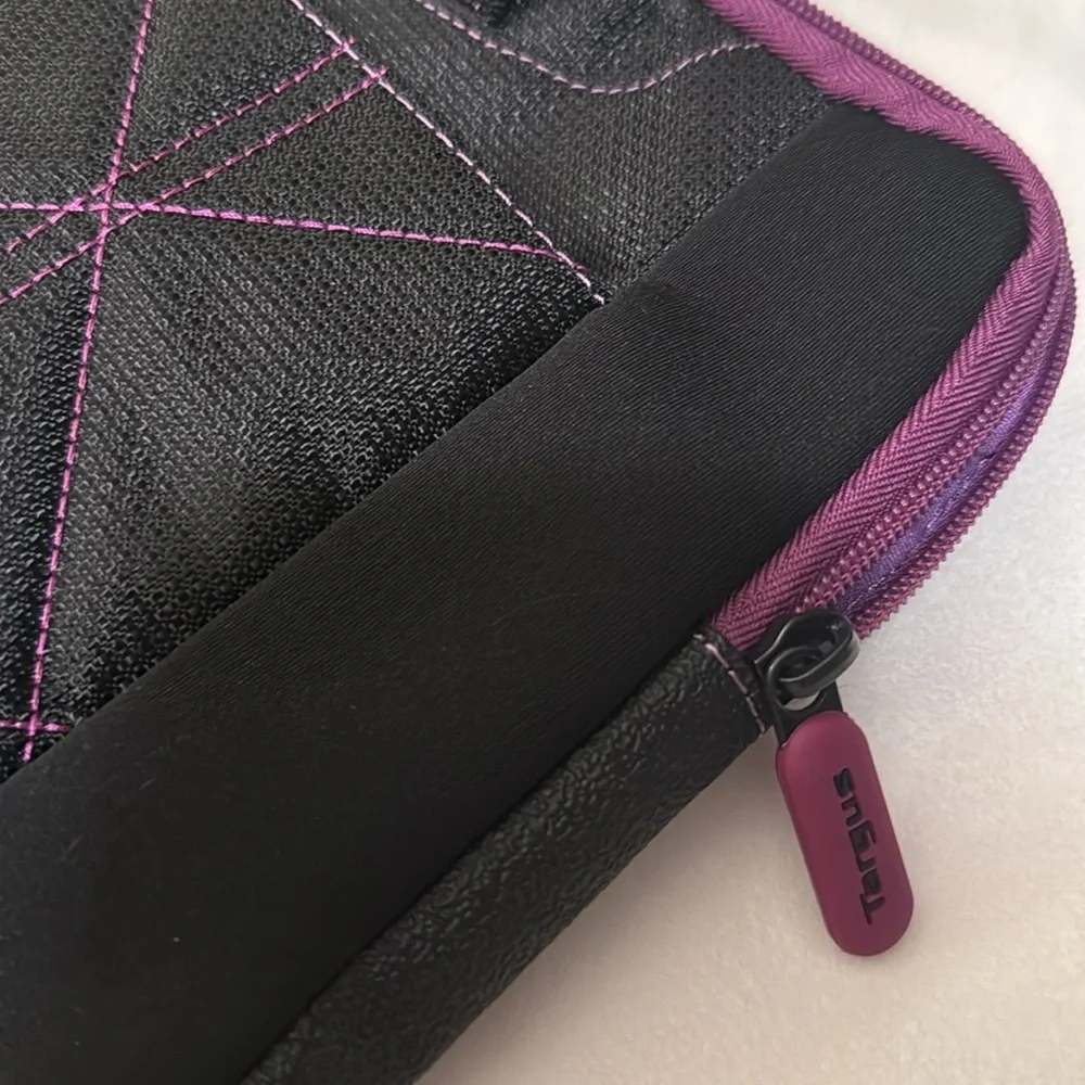 Targus‎ Black and Purple Women's Bag